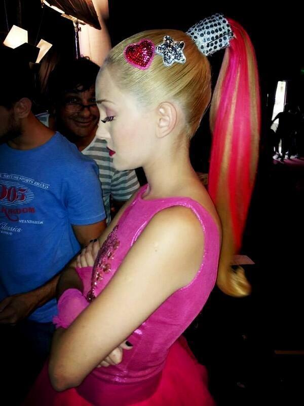 swwfrgathyj's tweet photo. @Mechilambre En el backstage de los ultimos capítulos de #Violetta2 Primera parte. http://t.co/iKzZGpgdMT