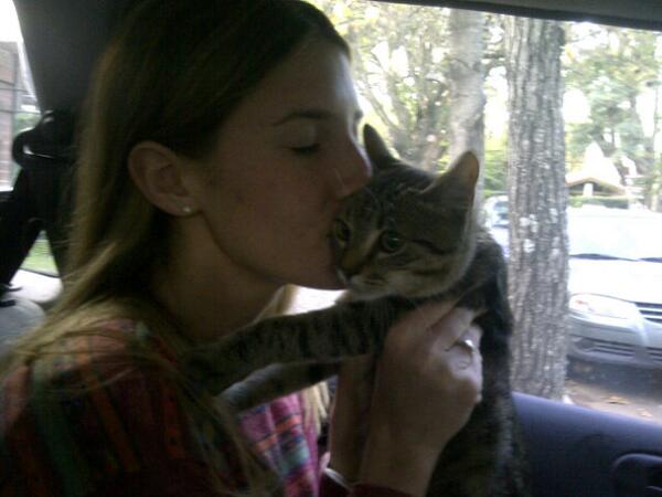 martugcarrillo's tweet photo. Emprendiendo viaje con las gatitas mas lindas y @rochiarca . Que leendo!@solvidela93 http://t.co/x9ZSpdQpFW
