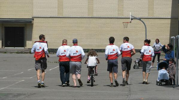DDeLierre's tweet photo. Une image vaut mille mots:équipe @PwC_Canada_LLP et @HotelGermain termine le #GDPL2013 avec fillette gagnante du vélo http://t.co/vWfVCREWLJ