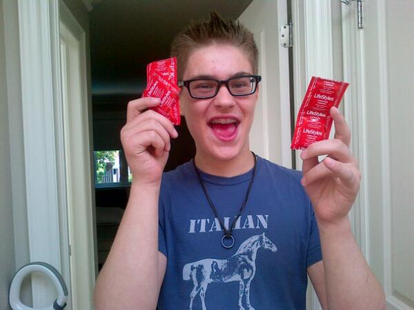 edibles_rex's tweet image. Someone stuck condoms in my 12 year old brothers locker at school today #publicsystem
