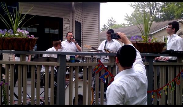 Israel11219's tweet image. With @TantzMusic At A Gig  In Monsey Wit Lipa On Sunday. Videos Comin Soon. More Updates Follow @TantzMusic