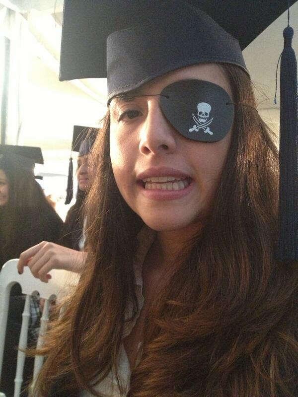 valebarrio's tweet photo. Mi certificado de prepa es "pirata" http://t.co/fKZiHXkBew
