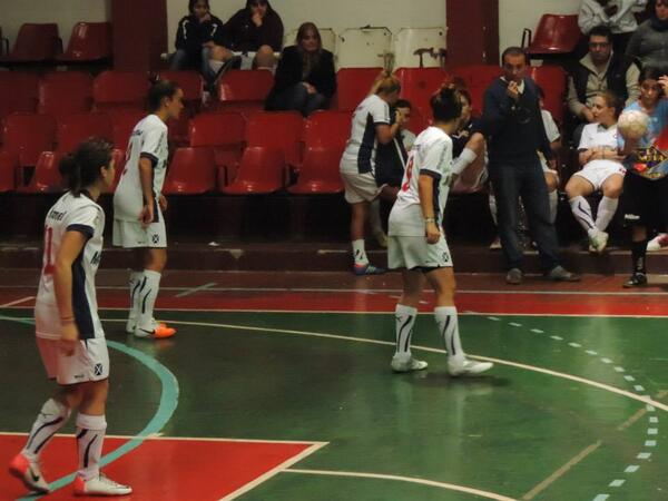Manchii10's tweet photo. DEFENSA http://t.co/ZPtamYiF37