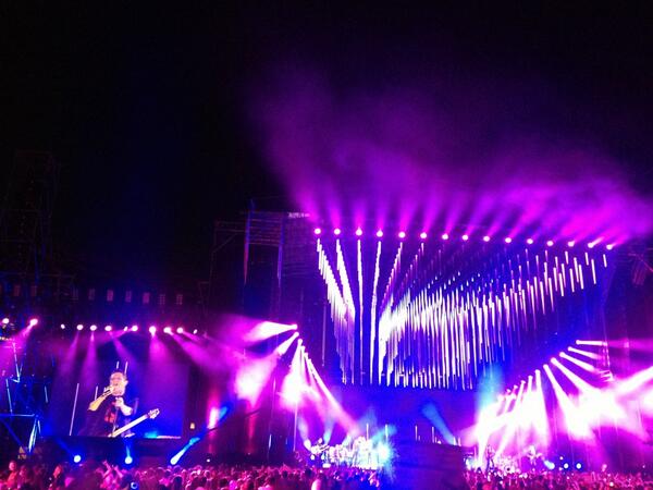 Antonio__BG's tweet photo. En los conciertos de @AlejandroSanz  LA MÚSICA SÍ SE TOCA   #LIVETRUE http://t.co/pUOJCYGq68
