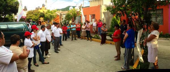 RodriCruM's tweet photo. gracias a las personas de la unidad habitacional infonavit que escuchan nuestras propuestas y nos dan las suyas http://t.co/6Loue761Vg
