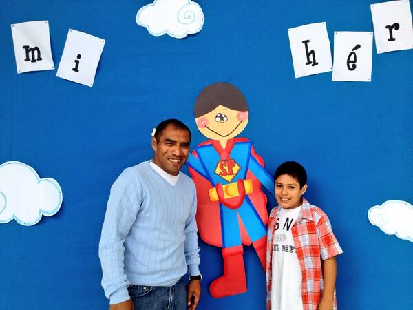 Desayuno con Juan de marco, en su colegio, celebrando el Dia del padre.