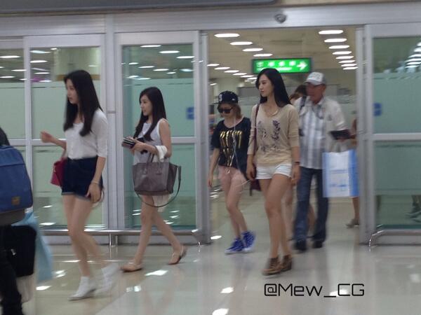 [PIC][20-06-2013]SNSD trở về Hàn Quốc vào trưa nay BNLYnSICEAAyHrB