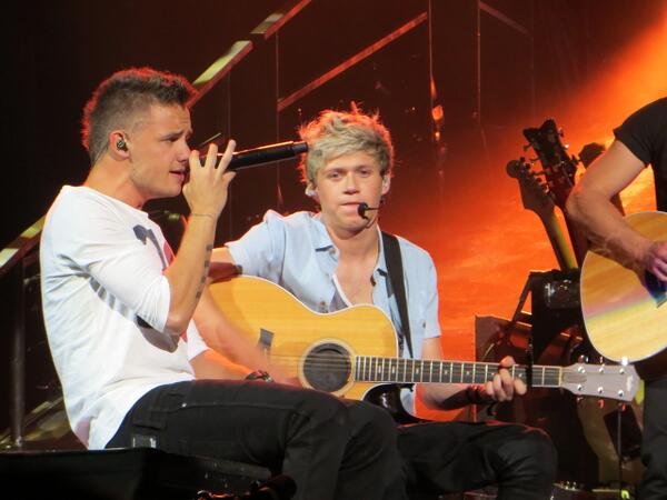 [TMH tour 2013] Photos - Page 5 BNMV5orCcAAhwSs