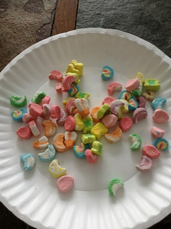 ZachDBlack's tweet photo. Left with all marshmallows. Oh yeah. #luckycharms http://t.co/iQYKytMHeM