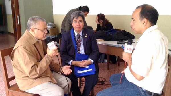 radiofeyalegria's tweet photo. También en #pafondo está con nosotros el Padre Pancho hablando de la educación católica @asambleavec http://t.co/ozlxoYxUWi