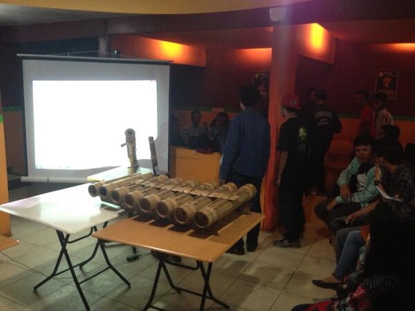 Sebentar lg ada <a href="/kamedja28/">KARINÐING MEÐAL JAYA</a> nih mau crt2 ttg karinding dan akn manggung mrk :) pst seruu nih! :)