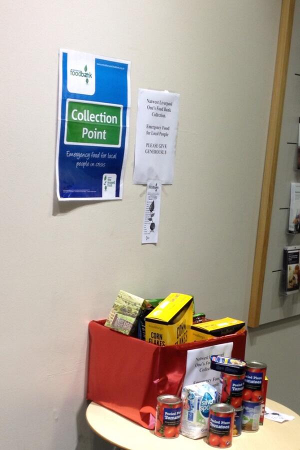 corser29's tweet photo. I @chunkymark think this just sums up our government! Food bank collection points in a natwest branch! WTF!! http://t.co/5UNws0WEfA