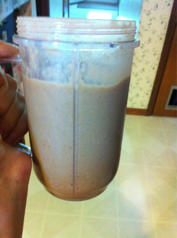cross_probs's tweet photo. I tried to make one of those green spinach smoothies... #fail http://t.co/otjlSddjMt