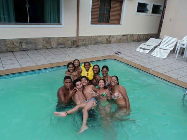 2003Lua's tweet image. bom dia