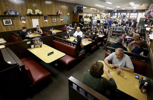 YahooNews's tweet photo. Amazing tribute to James Gandolfini at the site of the final scene of "The Sopranos." http://t.co/3yckDoJQO6 http://t.co/kmSEL9U7zU