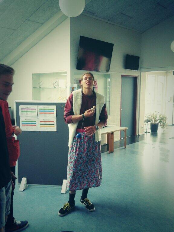 EmilVLund's tweet photo. Halli halløj en keld i dame tøj #faaborgegnensefterskole http://t.co/CaOGMKRfzU