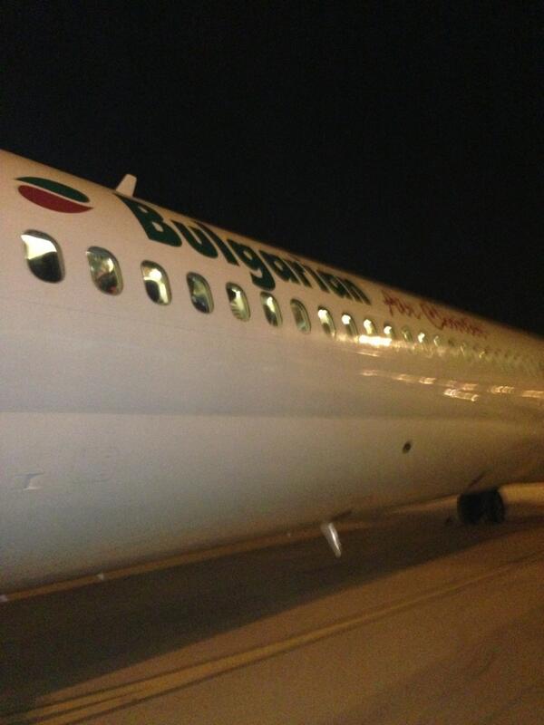 GGG__404's tweet photo. ستودعكم الله حان ركوب الطائرة ☺️🌹✋ http://t.co/OGkJJCrD1V