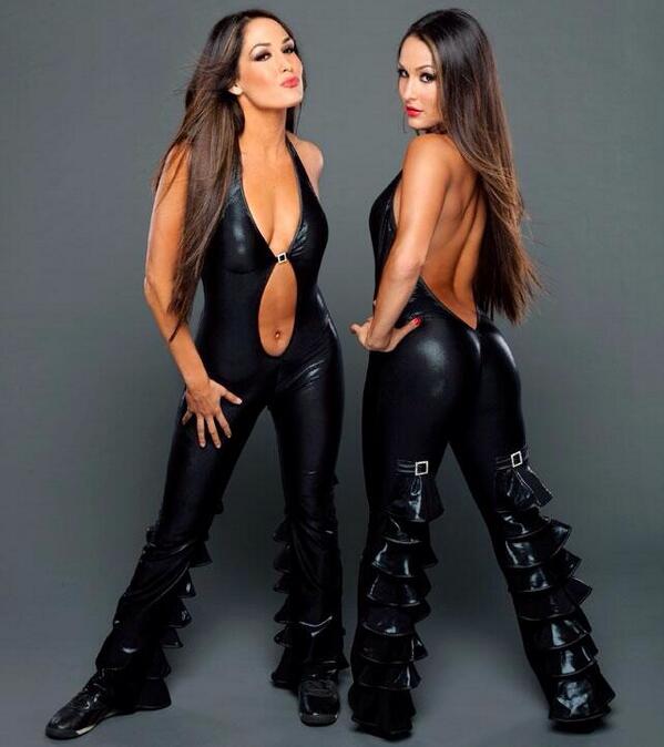 NikkiAndBrie's tweet photo. #tbt #twinmagic #doubledelish #bellalicious http://t.co/hnIunopdiW