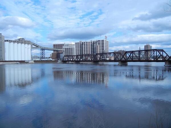 go_cedarrapids's tweet photo. A recent submission to our Show Off CR photo contest. #CedarRapids #QuakerOats Details here:http://t.co/KKcsOhXpun http://t.co/qCgKzvoMPx
