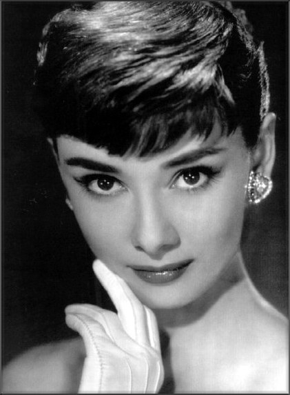 mariasantabijus's tweet image. Audrey Hepburn #mulherdevalor (1929 1993), foi atriz, modelo e humanista belga. Saiba mais em: bzz.ms/1jyK