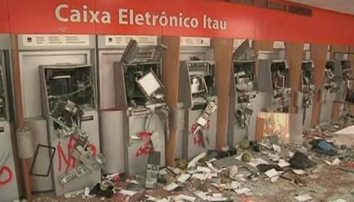 Массовые беспорядки в Бразилии.