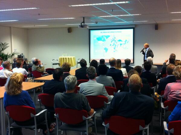 ExportcircleKvK's tweet photo. Yeah!! Exportcircle bij topexporteur Altrex in regio Oost Nederland gelanceerd #kvk  #veroverdewereld #altrex http://t.co/9Q1klrIi1J