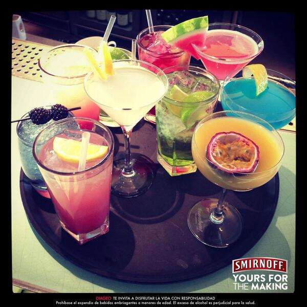 Smirnoff_Col's tweet photo. ¿Cuántos somos esta noche? http://t.co/ETEV8UTgfA
