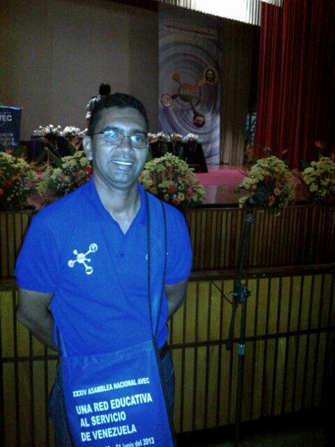 EFAVEC's tweet photo. #Asambleavec Candidato de la quina para conformar la nueva presidencia nacional AVEC Prof. Yormans Vegas de EFAVEC http://t.co/KwtsohpBJk