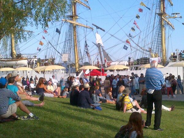 jojoinfo's tweet image. Opening Ceremonies, #towaterfrontfest nice!