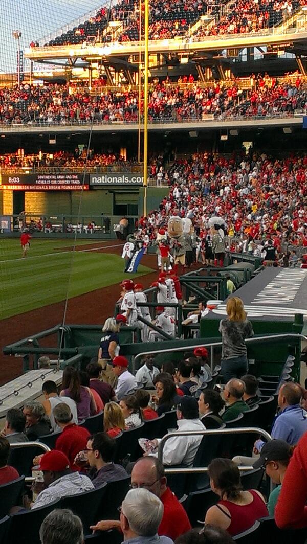USArmyOutreach's tweet photo. The crowd goes wild!!! George wins the race!@USArmy #Nationals http://t.co/0pZzHvzjGD
