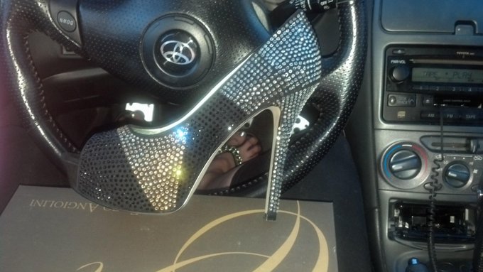 Mmmmmm shoes http://t.co/aazgm879CJ<a href="/tag/bestgiftever"class="tags"><span>#bestgiftever</span></a>