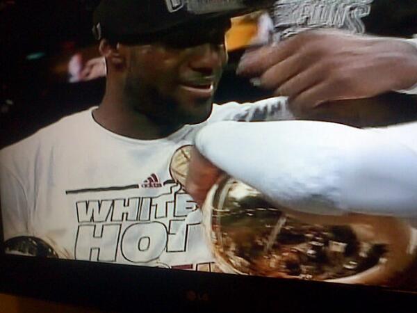 EloyJDuarte's tweet image. #heatchamps felicidades @MiamiHEAT GN