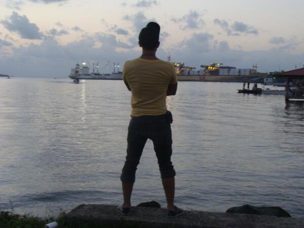 Irvin0many's tweet photo. Tengo d nuevo  esa extraña sensacion d q extraño algo q aun no tengo :( :s :( http://t.co/APYZnx3IZ6