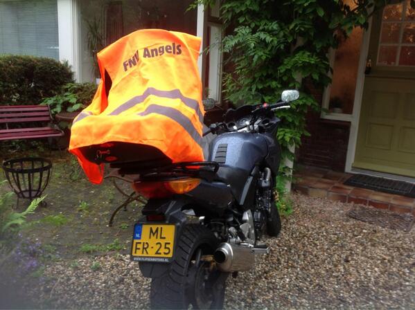 PaulaVerhoef's tweet photo. Mijn motor aan het klaar maken voor de actiedag #FNVMetaal #cao http://t.co/g04PsGgoCv