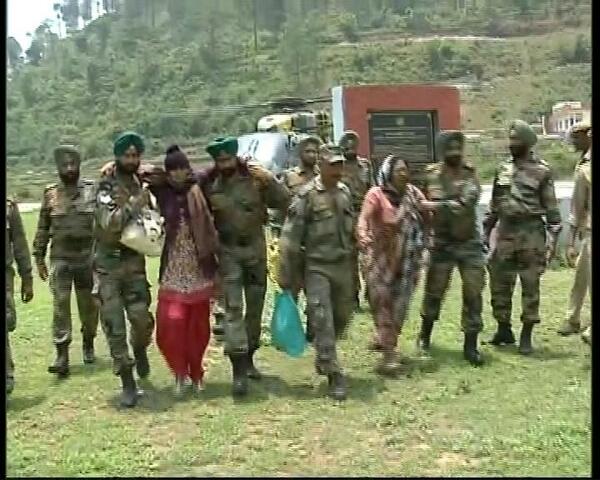 ndtv's tweet image. Utttarakhand: massive helicopter rescue operations from Advanced Landing Ground Gauchar, north of Rudraprayag.