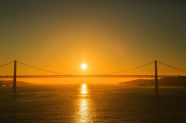 bookingcom's tweet photo. Where will your next sun rise? Why not try Lisbon! http://t.co/nvz3EoRRlL http://t.co/Wy48g4lceQ
