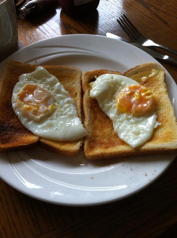 nadenec50's tweet photo. Breakfast for champs.. Much needed b4 I go smash my final exam 😜 http://t.co/Pz9ESxuGju
