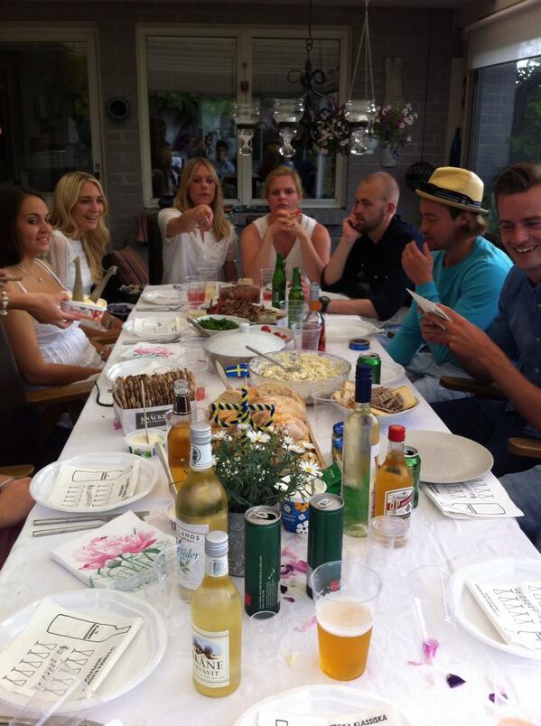 WewweSvensson's tweet photo. @Therese_sven otroliga citat; @SOT_Stiffe fryser inte han är björnbär!! #midsommar #otroligt http://t.co/ta09RlyMND