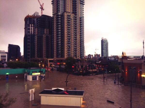 mikelangstories's tweet image. MT This is our corner?!! @KB_Dutch: #yyccc #yycflood corner of 17 and Macleod  @ 6:30 am June 21.  http://t.co/EEUBVRPZK5”