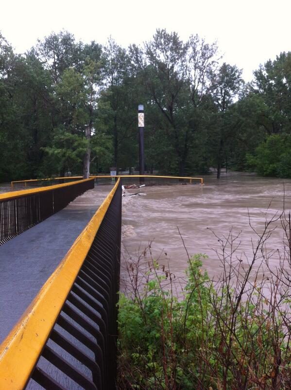 GoldenGents's tweet photo. #lindsaypark #yycflood http://t.co/akZTkcFzno