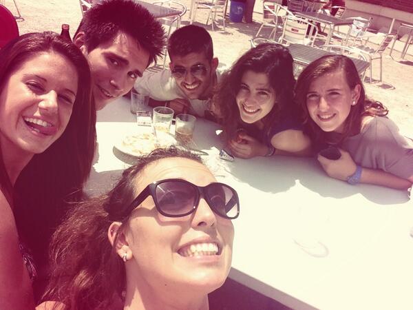 Patricia_Sanchz's tweet photo. @Orobal_Oficial mente empieza nuestro verano!! @andreaoltraa @PonsMR @ilazmisin @Mengucker http://t.co/hi8jTwIRii