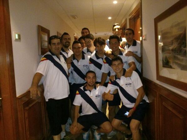 MayMaciasMartin's tweet photo. A unas horas de comenzar el @CtoNacionalFS con @salva_fdez @jorgemendoza_1O @donsnake7 @Juanan222 @10DaniXino http://t.co/zCghoIQu4O