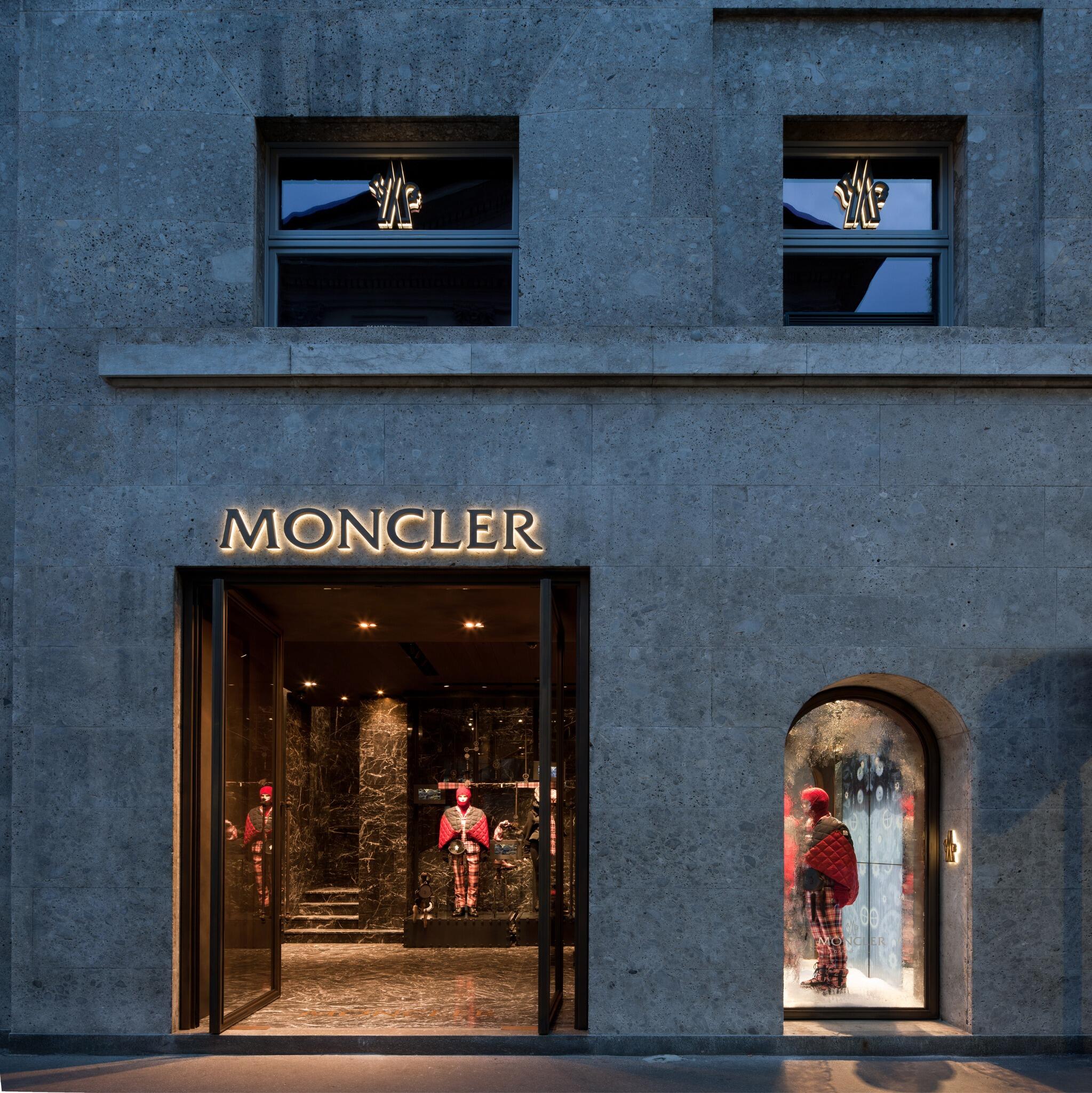 moncler via montenapoleone