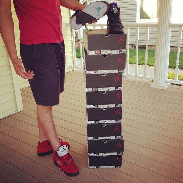 SwaggedOut824's tweet photo. Still have some pairs up for sale! Sizes 9, 9.5, 10, &amp; 10.5 HMU! #airjordans #blackgrapes #blackgrape5s #sellingjs http://t.co/iIZVLEMpjq