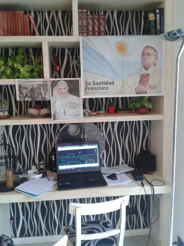 lopeztur's tweet photo. Preparando la ante ultima entrega de arquitectura con la compania de @Pontifex_es Ya falta poco @amadeodisco @_Lacria http://t.co/ojspoWUepC