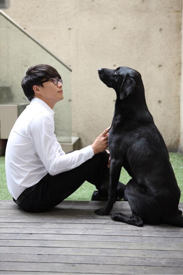 docu3days's tweet photo. [다큐3일] 대학동물병원, 함.께.산.다 편의 나레이터는 달콤한 목소리의 주인공 '성시경'님입니다! 18년 동안 키운 반려견을 안타깝게 보낸 적이 있다는 성시경님! 동물과 인간이 함께 사는 세상~기대해주세요 http://t.co/ArvuFEKOya