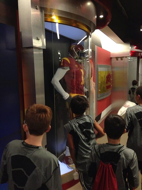 Aramqb's tweet photo. So much fun at #uscfootball camp thanks dad @araz http://t.co/SyeWaJwHYh