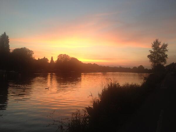 Adam_Cottier's tweet image. Teddington Lock the other night #bbcmidsummer