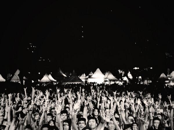 sweetasrevenge's tweet photo. Thank you guys, thank you @JakCloth  @SCHITZOapparel . Til next time! http://t.co/zOLlwF127J