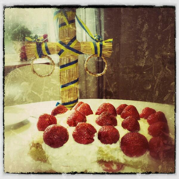 #midsummer #strawberry #cake